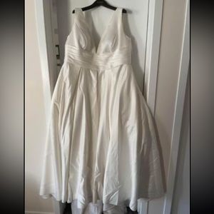 Vera Wang satin wedding dress